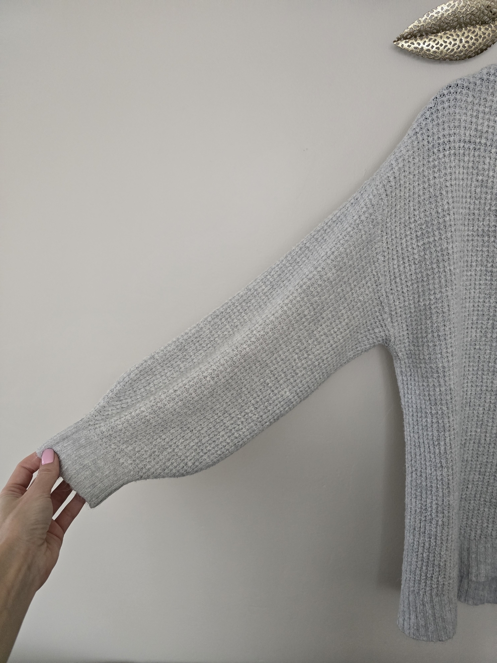 American Eagle Outfitters Light Gray V-Neck Waffle Knit Sweater Oversized M - Picture 3 of 9